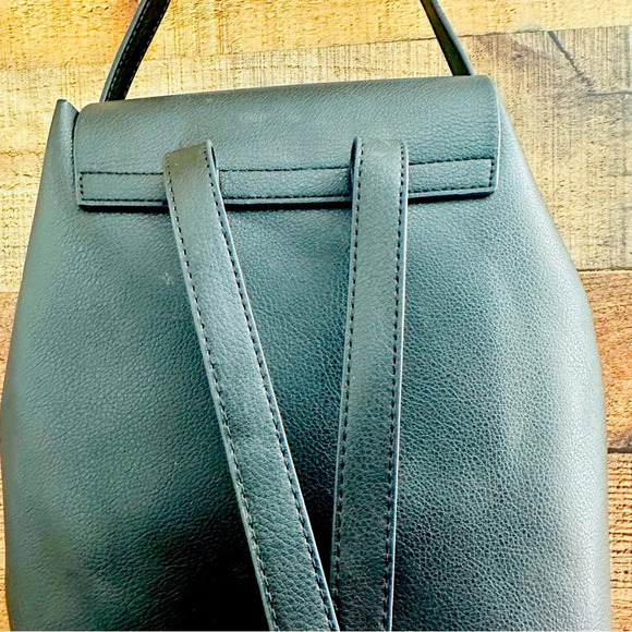 Zara Basics Collections Convertible Shoulder/Backpack Bag - Picture 6 of 12